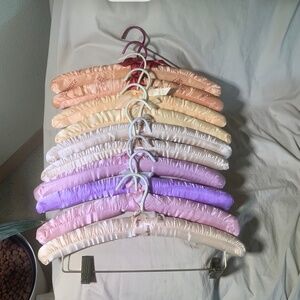 9 + 1    15.5“ PADDED SATIN HANGERS